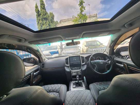 Toyota Land cruiser prado VXL white color 2018 image 3