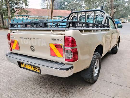 TOYOTA HILUX SINGLE CAB MANUAL LOCALLY ASSEMBLED image 3