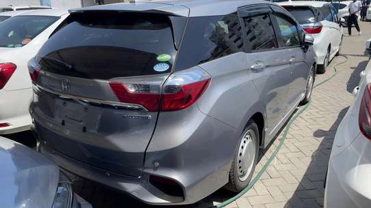 Honda shuttle hybrid 2018model image 4