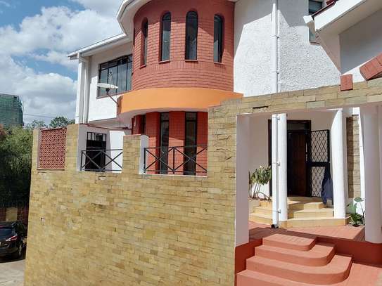 5 Bed Townhouse with En Suite in Brookside image 1