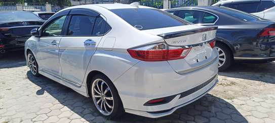 Honda Grace hybrid white 2018 Fully loaded image 8