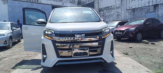 Toyota Noah Hybrid white WXB 2018 image 5