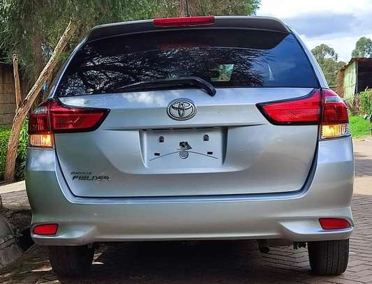 Toyota Fielder image 5