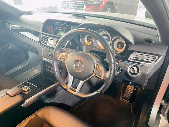Mercedes-Benz E-250 AMG image 8