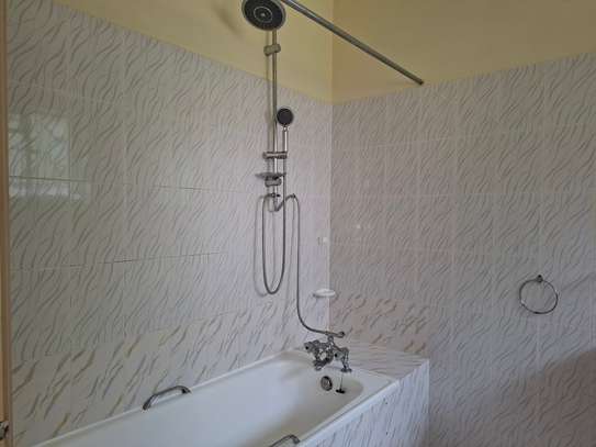 5 Bed House with En Suite at Off Un Avenue image 4