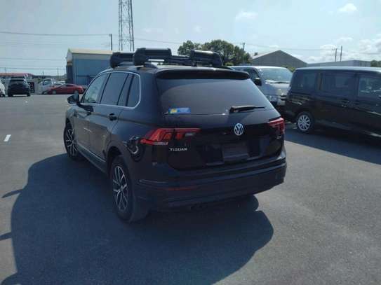 Volkswagen Tiguan 2018 TSI black image 3