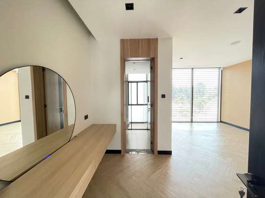 5 Bed Townhouse with En Suite in Lavington image 4