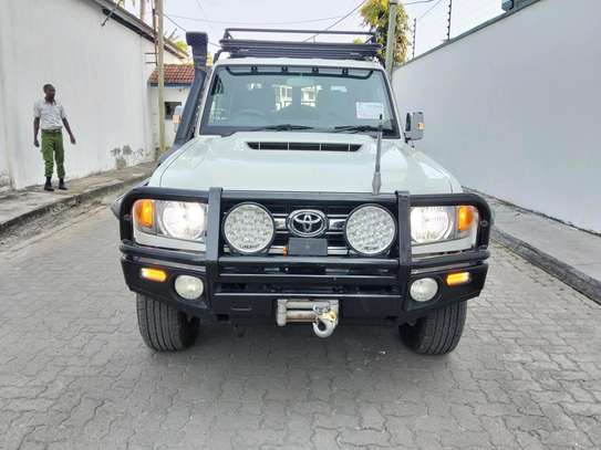 Toyota land cruiser V8 Double Pickup 2018 image 7