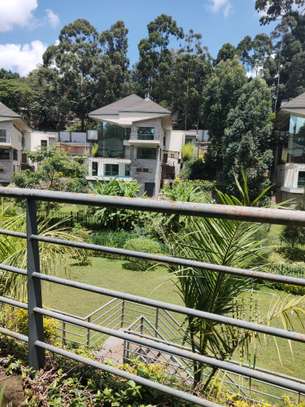 5 Bed Villa with En Suite in Spring Valley image 4