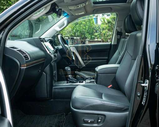 2023 Toyota land cruiser Prado TXL image 5
