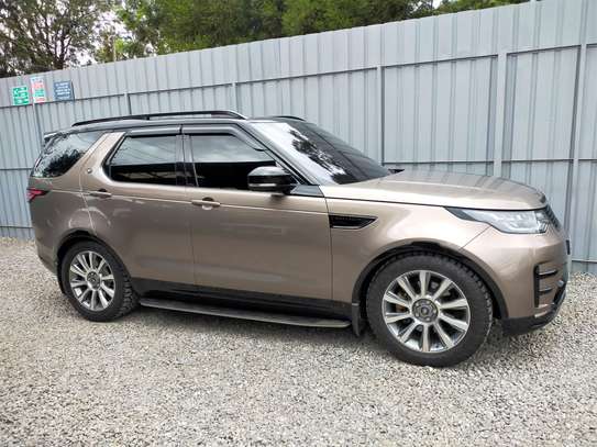 Land Rover Discovery 5 image 1