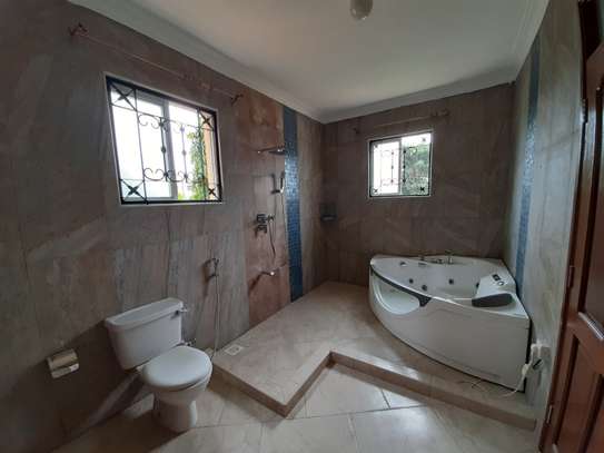 4 Bed House with En Suite in Nyali Area image 20