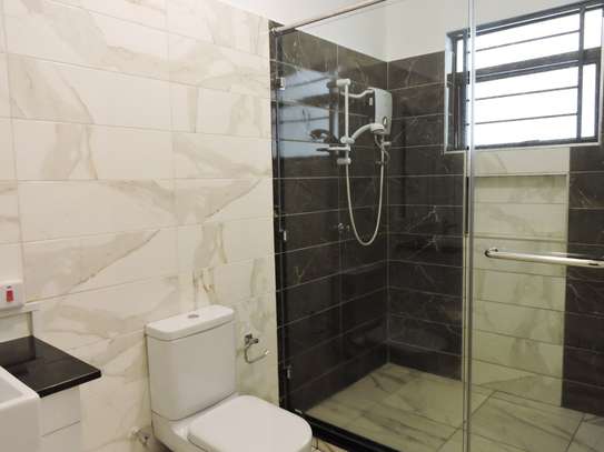 3 Bed Apartment with En Suite in General Mathenge image 15