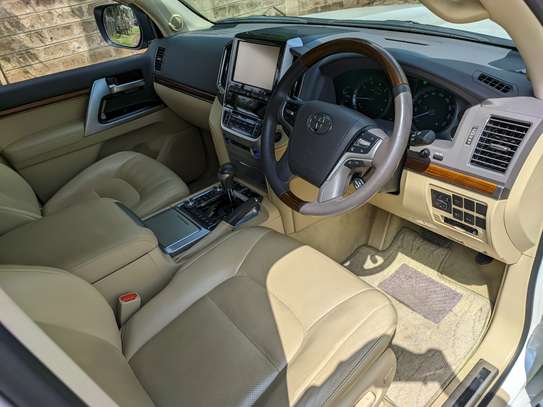 2016 Toyota Landcruiser 200 ZX. Fully loaded. Beige Leather image 7
