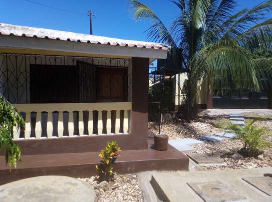 Moringa Furnished Cottage with AC 5 min to the Beach image 1