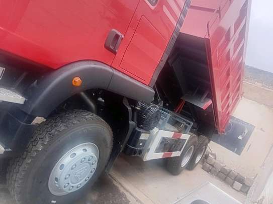 SINO TRUK TIPPER image 6