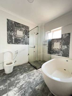 4 Bed Apartment with En Suite in Riverside image 7