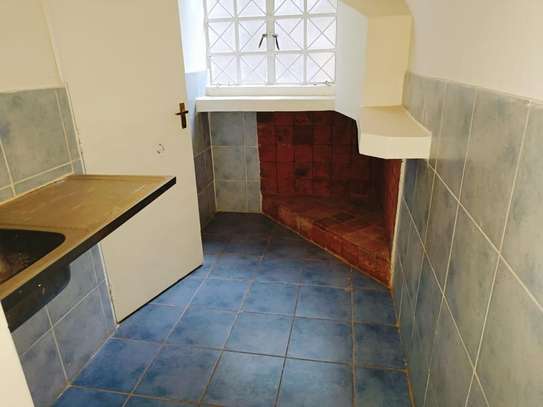 4 Bed House with En Suite in Spring Valley image 2