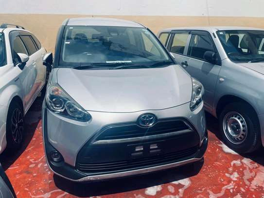 Toyota sienta hybrid 2018 image 4