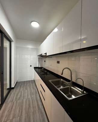 2 Bed Apartment with En Suite in Kilimani image 5
