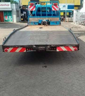 Towing service breakdown and flatbed service image 1