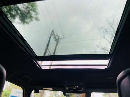 LAND ROVER DEFENDER image 9