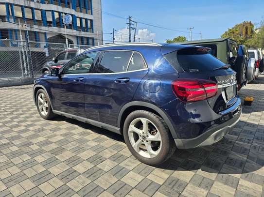 Mercedes-Benz GLA 220 image 5