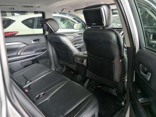 Toyota Kluger silver image 7