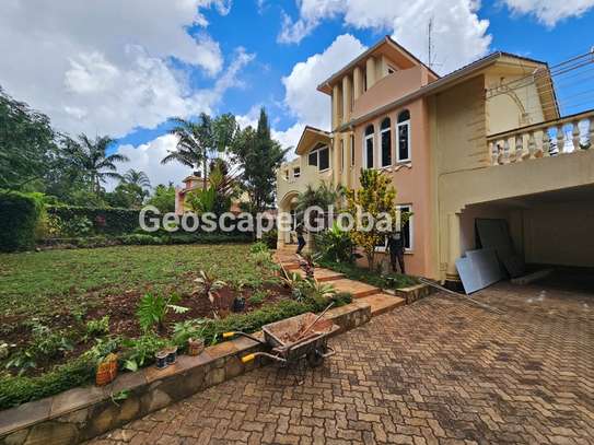 5 Bed House with En Suite in Spring Valley image 1