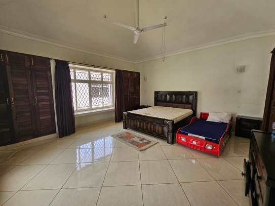 5 Bed Villa with En Suite in Nyali Area image 5
