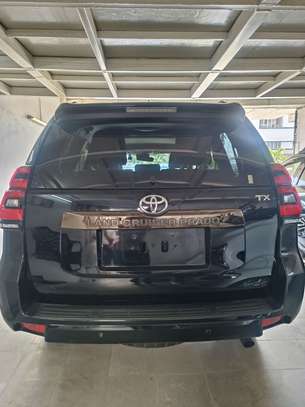 Toyota land Cruiser Prado TX-L Black 2021  7 seater image 12