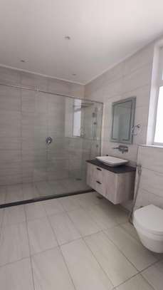 3 Bed Apartment with En Suite at Rhapta Rd image 14