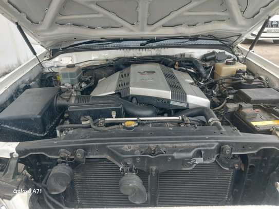 Toyota landcruiser V8 image 6