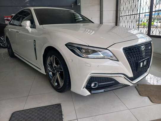 TOYOTA CROWN 2018 MODEL WITH SUNROOF. image 11