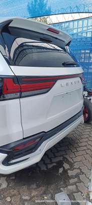 Lexus LX600 Petrol 2024 White image 10