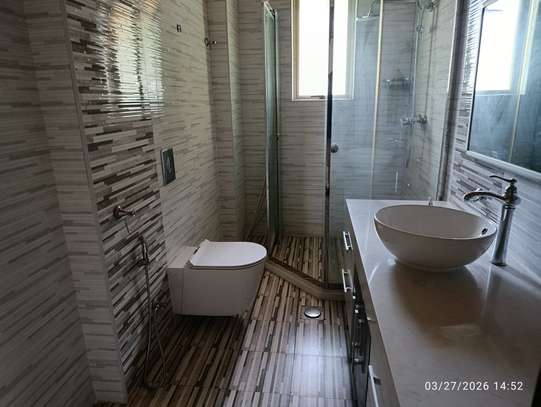 6 Bed Townhouse with Garden at Windy Ridge image 9
