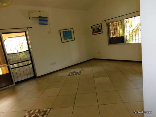 4 Bed House with En Suite at Nyali image 9