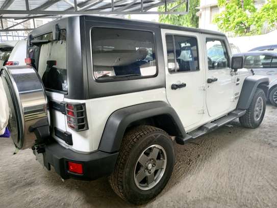 Jeep Wrangler white image 3