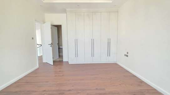 5 Bed Townhouse with En Suite at Lavington image 9