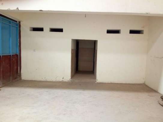 9000 ft² warehouse for rent in Mombasa Road image 2
