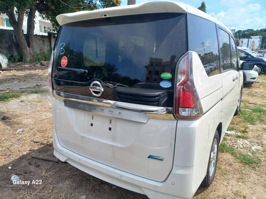 NISSAN SERENA 2000CC 2017 MODEL. image 8