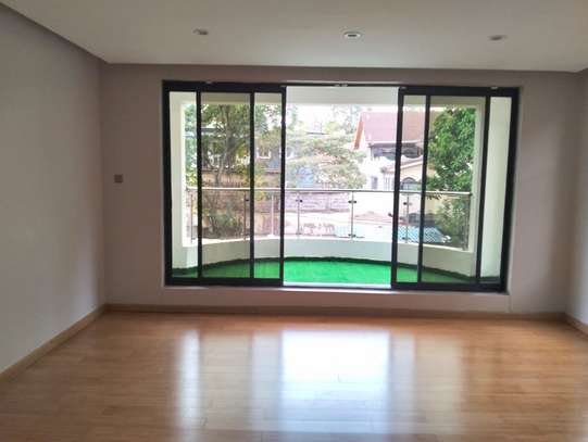 5 Bed House with En Suite in Lavington image 6