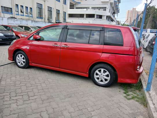 Toyota ISIS Red image 2