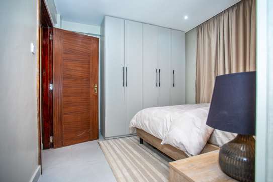 2 Bed Apartment with En Suite at Laiser Hill Rd image 8