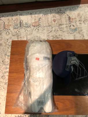 Cricket helmet and leg batting pad (small) image 1
