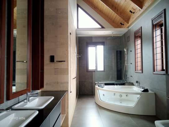 4 Bed Townhouse with En Suite in Runda image 4