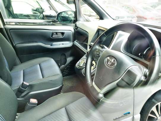 Toyota Voxy SI black metallic image 4