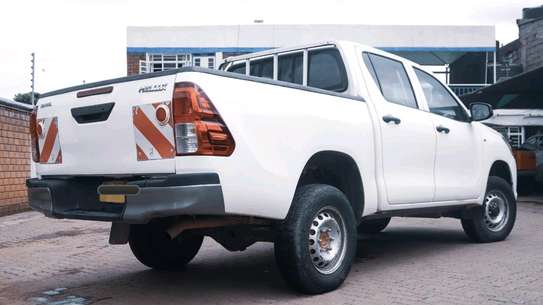 Toyota HILUX DOUBLE cab image 2