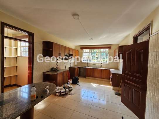 4 Bed House with En Suite in Rosslyn image 7