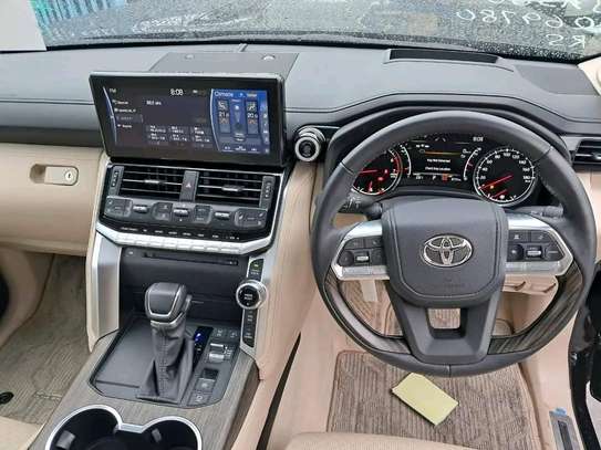 Toyota Land cruiser ZX V8 LC300 2023 image 2